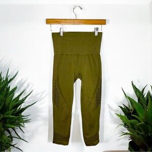 GYMSHARK Energy Seamless Cropped Green Mesh Panel Athletic Workout Gym Leggings